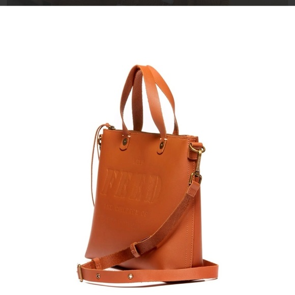 FEED Eleanor Crossbody Bag
Medium-sized crossbody leather bag with zipper $158 - Picture 4 of 8